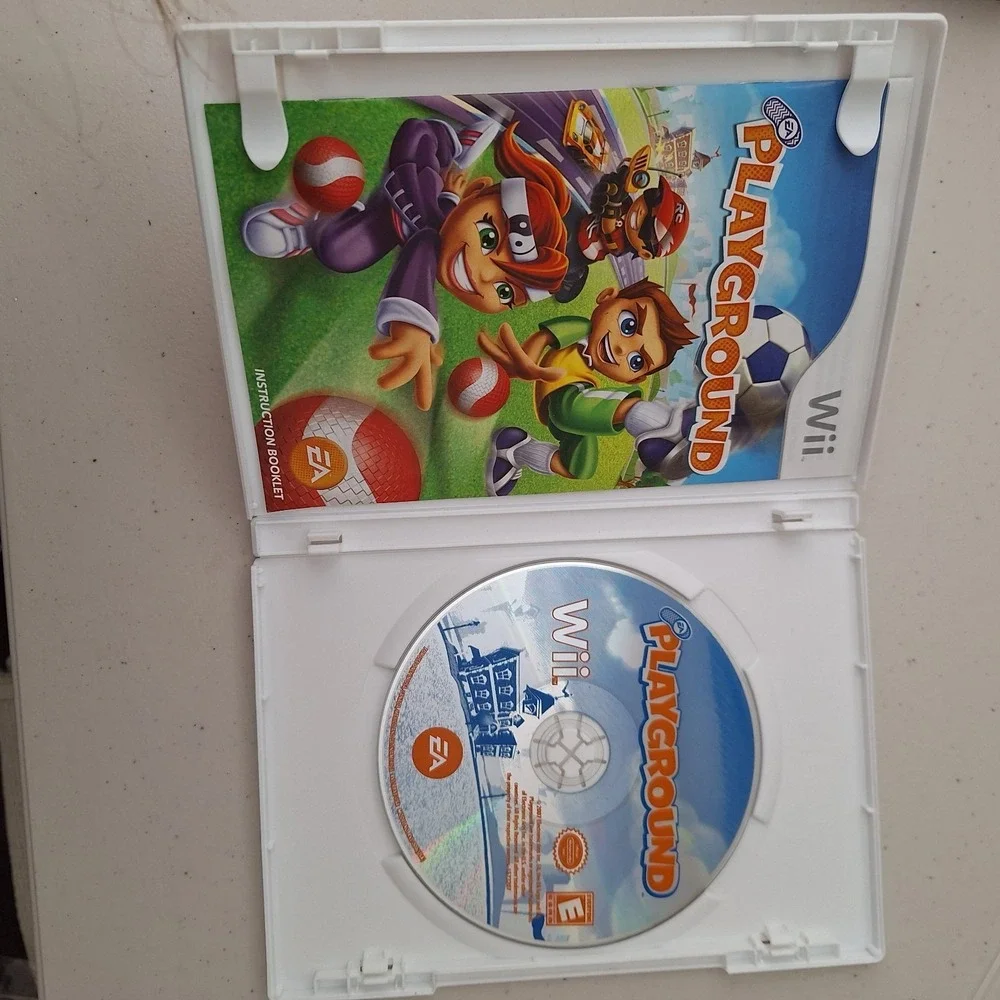 Playground Nintendo Wii (2007) Complete w/ Manual Video Game